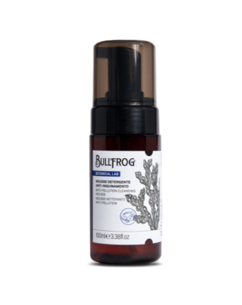 Das Anti-Pollution Cleansing Mousse ist eine sanfte Gesichtsreinigung, die für alle Hauttypen geeignet ist. Die Inhaltsstoffe regenerieren und nähren die Haut, entfernen Schmutz und Unreinheiten und schützen die Gesichtshaut vor äußeren Aggressoren.