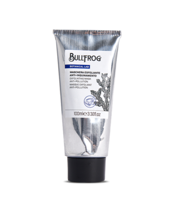 Das Peeling entfernt abgestorbenen Hautzellen, die die Poren verstopfen, und öffnet den Weg für feuchtigkeitsspendende Produkte, die tiefer eindringen und ihre Wirksamkeit entfalten. Die Anti Pollution Exfoliating Mask von Bullfrog ist ein wichtiger Schri