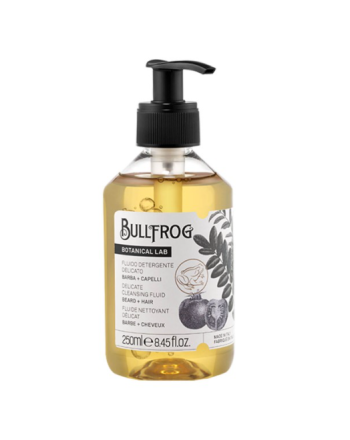 Ein flüssiges Shampoo für Haar und Bart, das das Gleichgewicht der Haut wiederherstellt. Seine Eigenschaften und Wirkstoffe sind speziell zur Behandlung von Fällen von Empfindlichkeit und Reizung der Kopfhaut und Haut oder zum besonders häufigen Waschen b