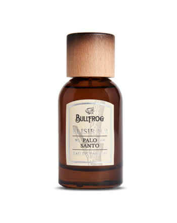 Parfümiertes Wasser von italienischen Profis aus dem Friseursalon Bullfrog inspiriert durch Schamanenrituale, während der Palo Santo, das sogenannten Heilige Holz verbrannt wurde, das seit Jahrhunderten zur Herstellung von Duftstäbchen und Weihrauch verwe
