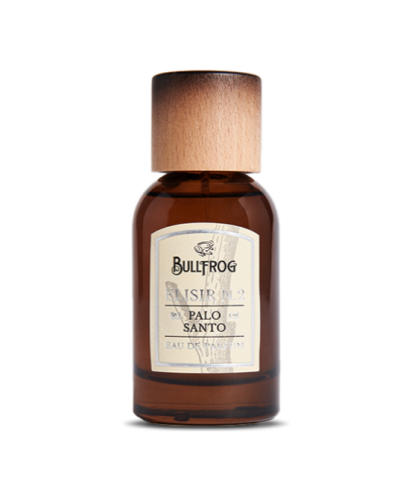 Parfümiertes Wasser von italienischen Profis aus dem Friseursalon Bullfrog inspiriert durch Schamanenrituale, während der Palo Santo, das sogenannten Heilige Holz verbrannt wurde, das seit Jahrhunderten zur Herstellung von Duftstäbchen und Weihrauch verwe