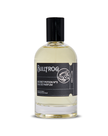 Gewagtes und markantes parfümiertes Wasser der berühmten italienischen Friseure - diesmal durch abenteuerliche Expeditionen inspiriert. Der genaue Duft und die Zusammensetzung ist gleich wie bei den anderen Bullfrog Düften, ein streng gehütetes Geheimnis.
